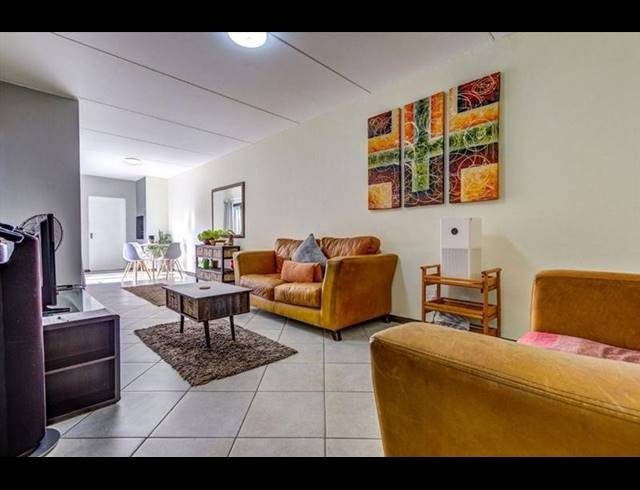 2 BEDROOM TOWNHOUSE FOR SALE IN NORTON PARK